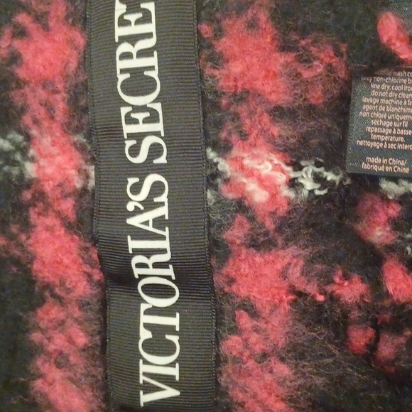 Victoria's Secret Black/Pink Plaid Soft Fringed Scarf - Picture 2 of 6